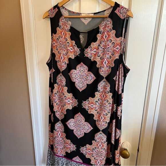 Haani Pink and Black A-line Dress with V-neck Sleeveless Design - Picture 2 of 5